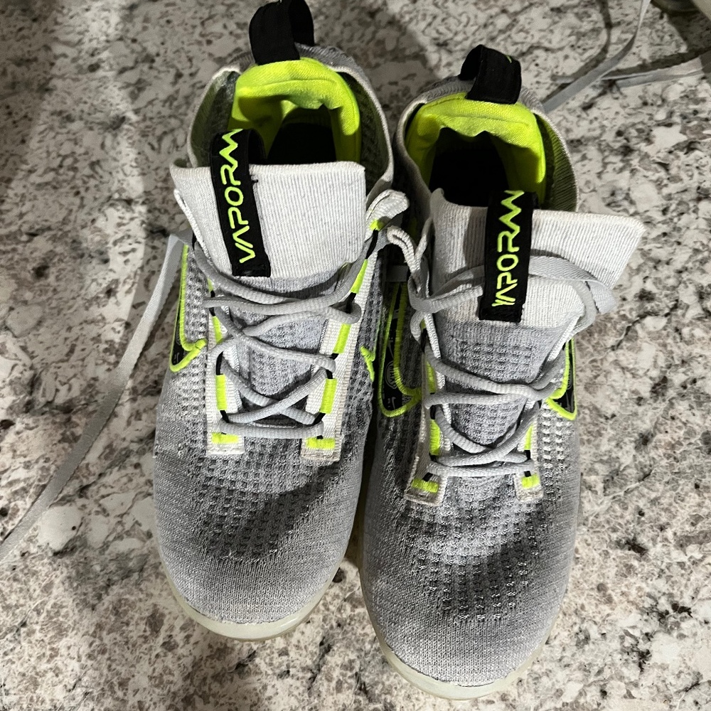 Nike Vapormax size 6